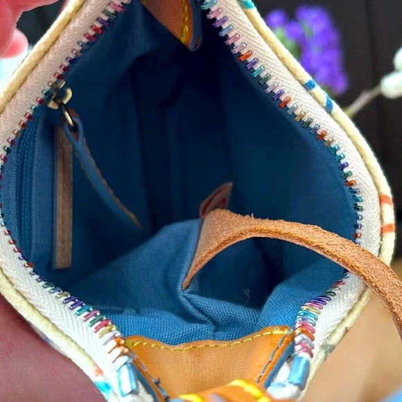 Mini Dooney and Bourke purse - Picture 5 of 7